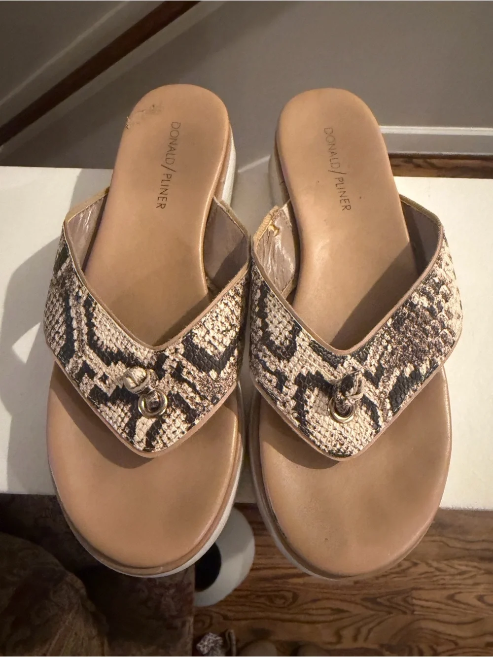 Donald J. Pliner Taupe Snake-Print Wedge Thong Sandals Gold Ring platform